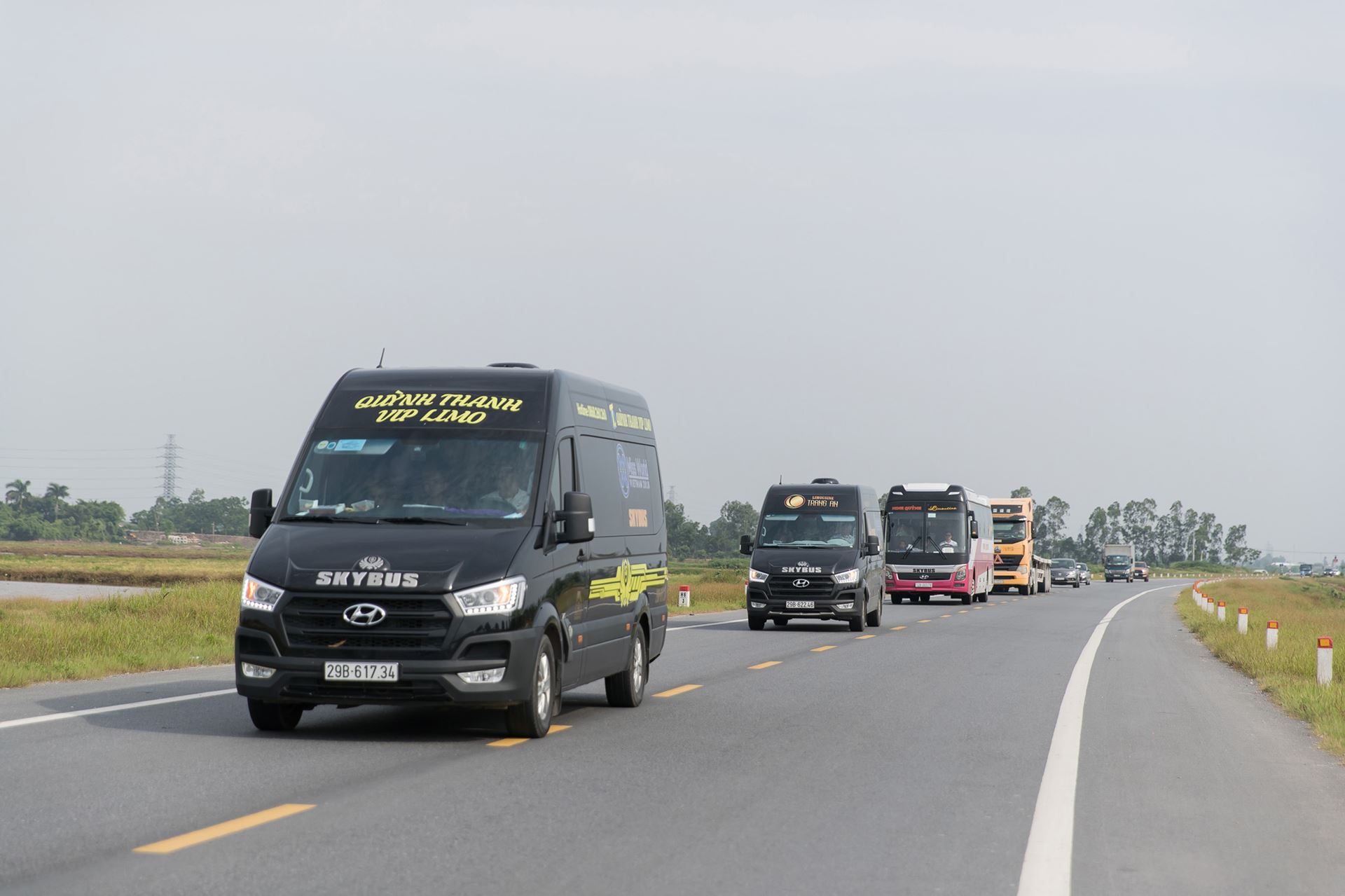 Hãng độ xe limousine Skybus