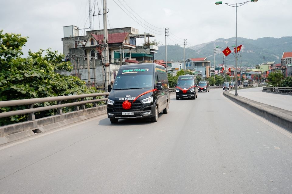 Trung Thanh Limousine xe VIP 5 sao Ha Noi di Quang Ninh