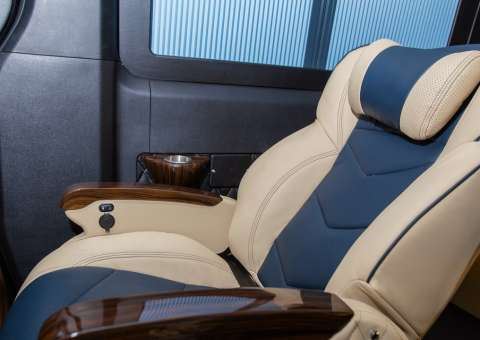 Solati Limousine 10 chỗ - Skybus Solati Special 12