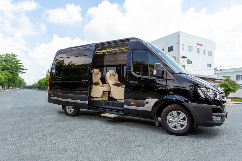 Solati Limousine 11 chỗ Skybus solati Money